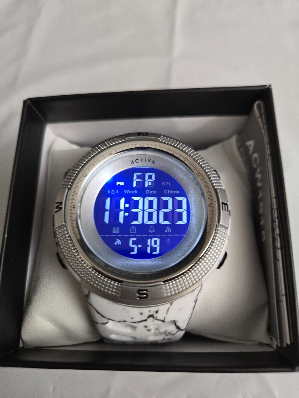 Activa Silber with White Marble Strap and Blue Display Waterproof Sports Watch.